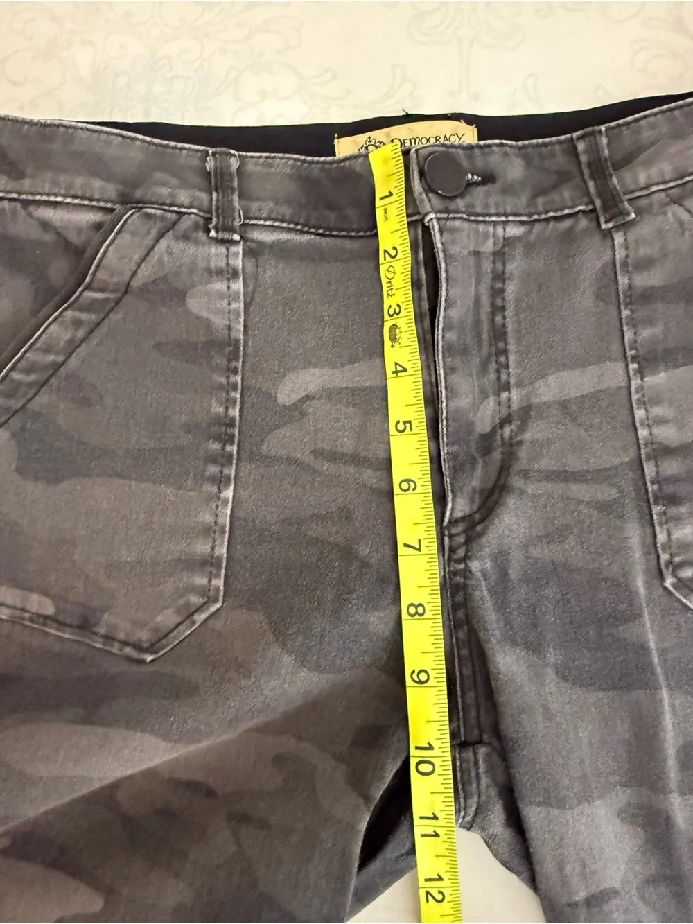 Democracy “Ab” Technology Cargo Raw Hem Camo Crop Pants Size 10